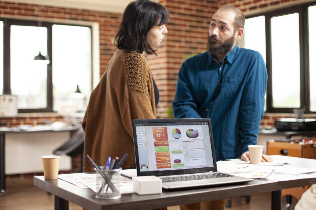 Descubra como a consultoria de marketing ajuda empresas a estruturar estratégias digitais, reduzir desperdícios e crescer com previsibilidade no mercado B2B.