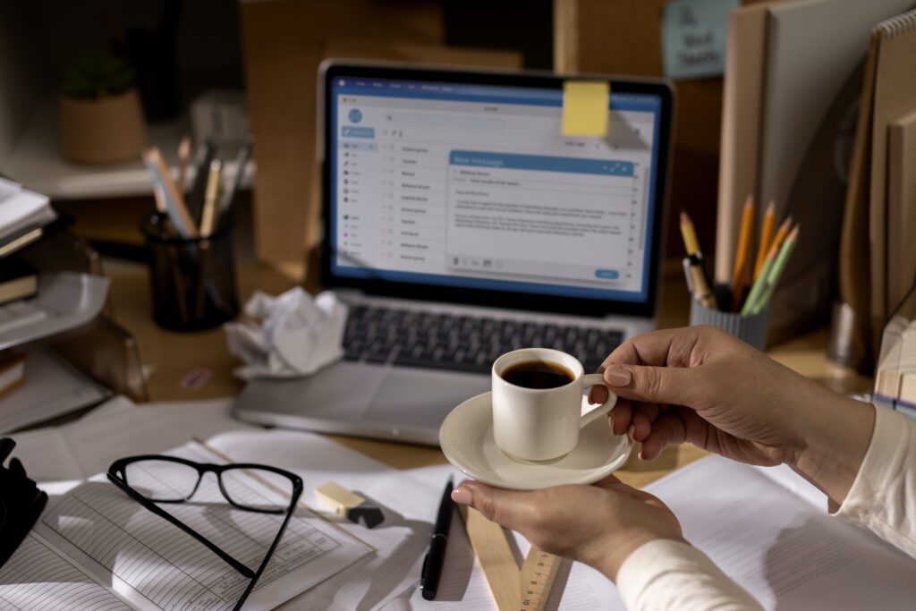 Régua de CRM com WhatsApp e E-mail: Como Nutrir Leads e Aumentar Conversão